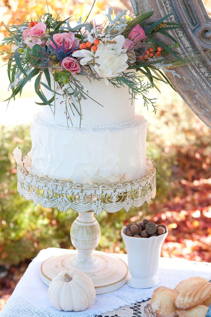 Rustic chic wedding cake : fabmood.com