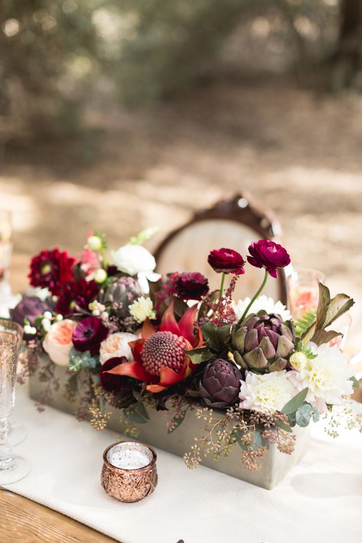 Autumn wedding flowers with burgundy details | fabmood.com #autumnweddingflowers #burgundywedding #burgundy #autumnwedding #fallwedding