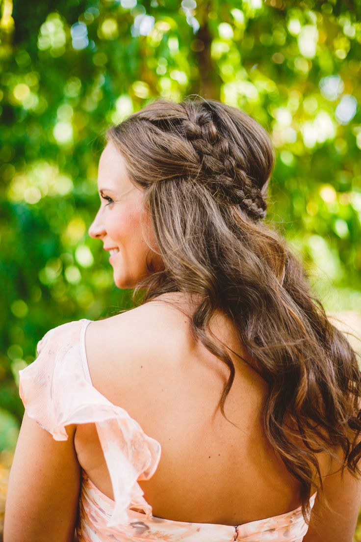 bridesmaids hair with a braid - A Cozy Autumn Wedding in The Peach Orchard | Photography : marymargaretsmith.com | https://www.fabmood.com/a-cozy-fall-wedding-in-the-peach-orchard #peach #fallwedding