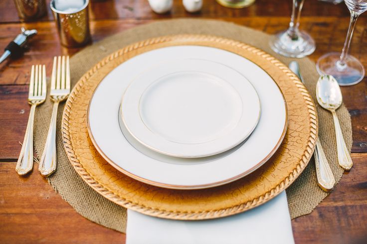 Burlap Placemat Wedding Place setting in The Peach Orchard | Photography : marymargaretsmith.com | https://www.fabmood.com/a-cozy-fall-wedding-in-the-peach-orchard #peach #fallwedding