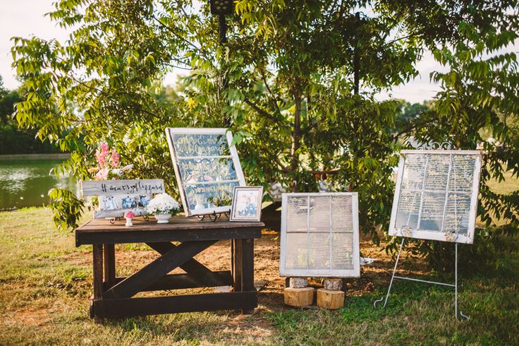 Wedding decoration in The Peach Orchard | Photography : marymargaretsmith.com | https://www.fabmood.com/a-cozy-fall-wedding-in-the-peach-orchard #peach #fallwedding