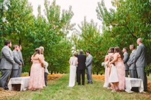 A Cozy Fall Wedding in The Peach Orchard | Photography : marymargaretsmith.com | https://www.fabmood.com/a-cozy-fall-wedding-in-the-peach-orchard #peach #fallwedding
