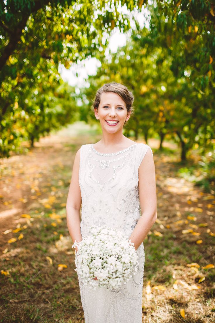 A gorgeous bride in Jenny Packham - Wedding in The Peach Orchard | Photography : marymargaretsmith.com | https://www.fabmood.com/a-cozy-fall-wedding-in-the-peach-orchard #peach #fallwedding