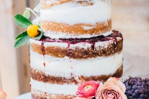 Photography : alisonleigh-photography.com | Semi naked wedding cake