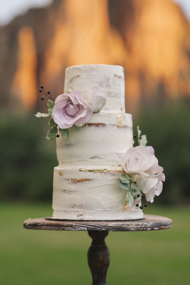 Semi Naked Wedding Cake : https://www.fabmood.com/24-semi-naked-wedding-cakes-with-pretty-details/