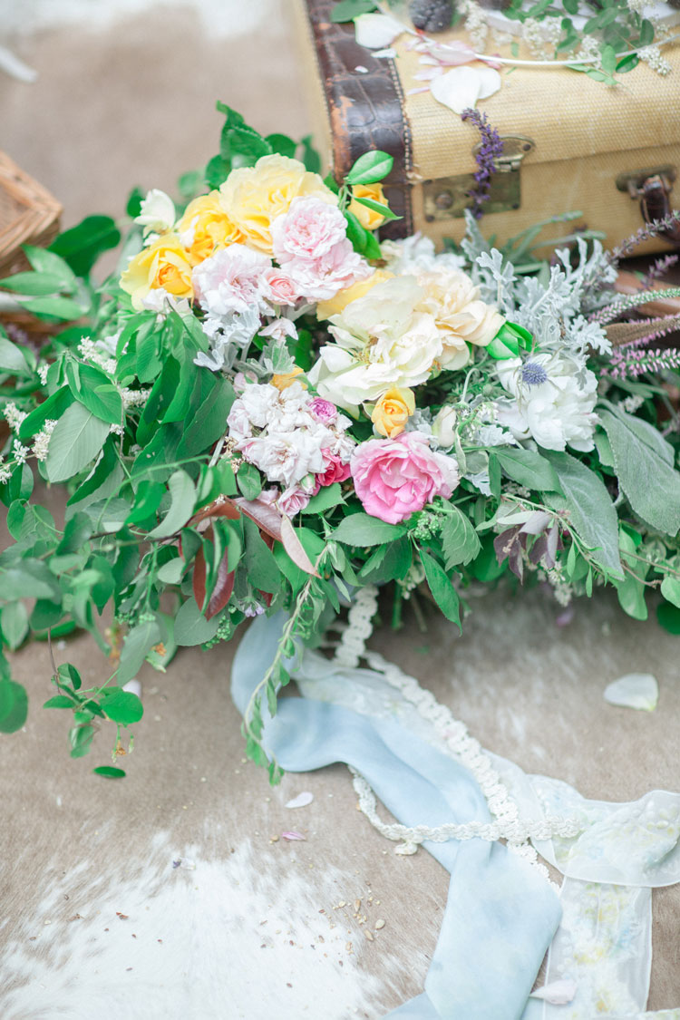 Woodsy bouquet - woodland wedding - Bohemian Elopement Inspiration | Photography : leanicole.com | https://www.fabmood.com/saja-wedding-dress-bohemian-elopement-inspiration: