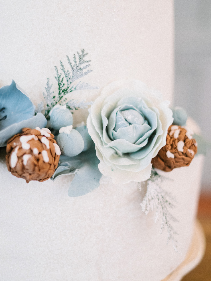 Wedding cake decorated with blue flowers and pine cones | Light Blue Winter Wedding Read more Real Winter Weddings | fabmood.com #winterwedding