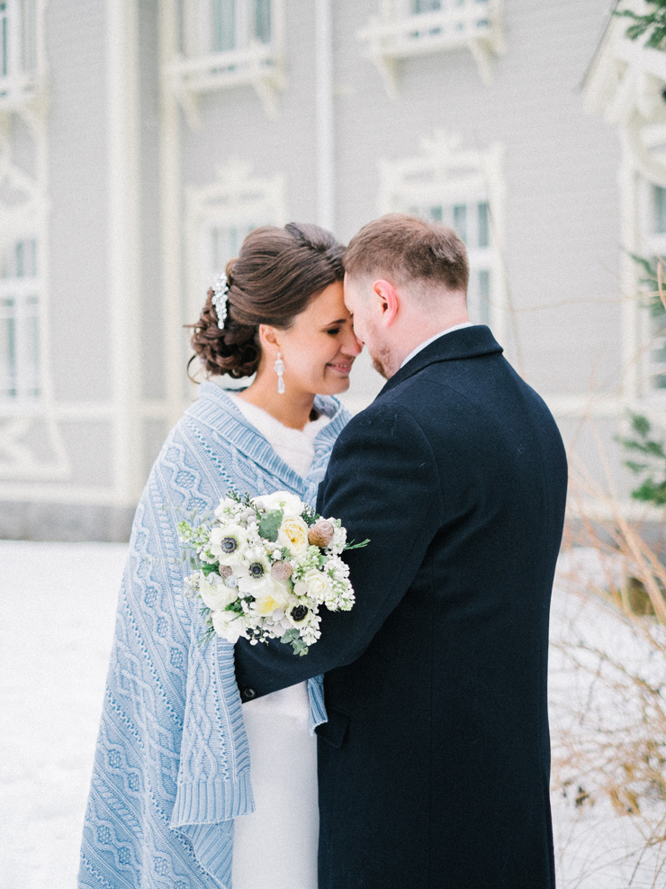 Bride and groom in the snow | Light Blue Winter Wedding Read more Real Winter Weddings | fabmood.com #winterwedding