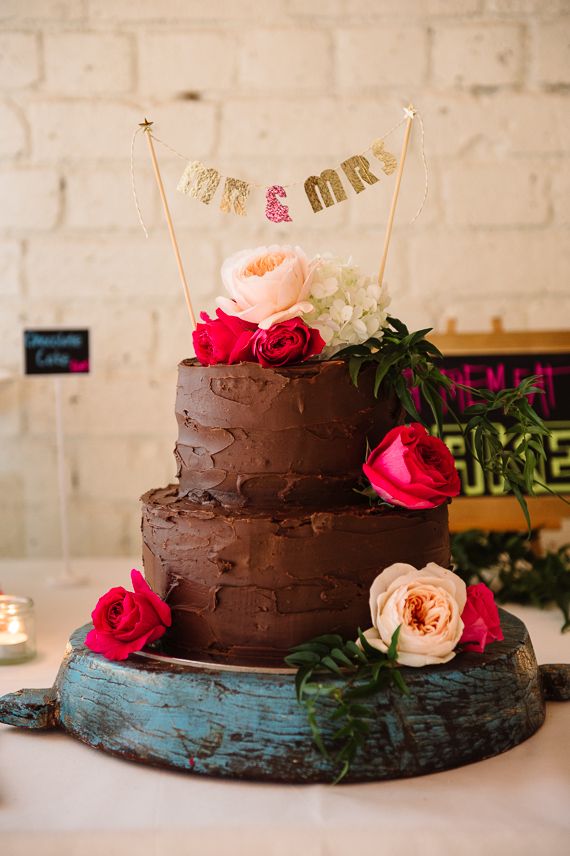 Bohemian chocolate frosted wedding cake - bohemian style wedding ideas | fabmood.com #bohemian