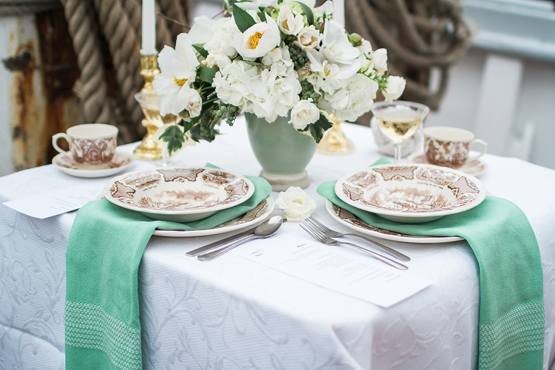 Wedding Table setting - Nautical Wedding Inspiration shoot | justinabilodeauphotography.com | #weddinginspiration on fabmood.com