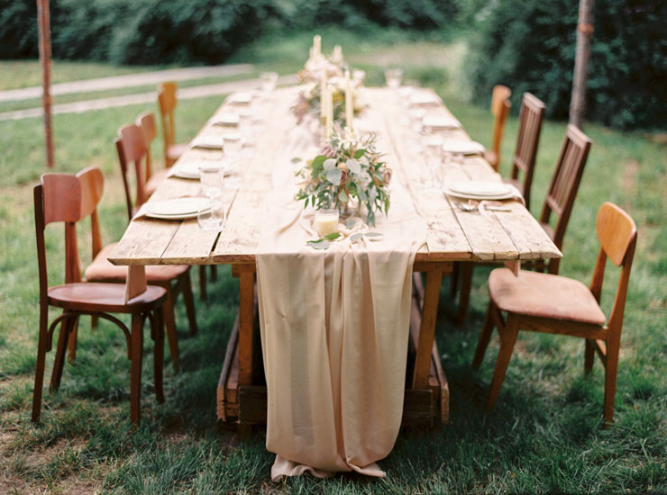 wedding table setting |Cozy and Intimate Rustic Wedding | Photography : yuriyatel.com | read more: fabmood.com