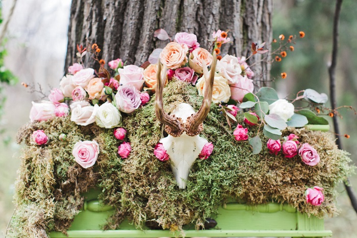 Woodland wedding table setting ideas - Enchanted Forest Fairytale Wedding in Shades of Autumn | fabmood.com