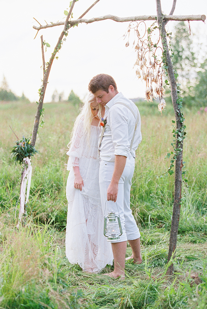 collection of flowers intertwined with a dreamcatcher. Bohemian wedding inspiration shoot | photo by Igor Kovchegin | Fab Mood - UK Wedding Blog