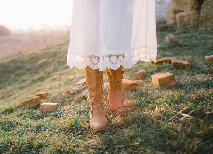 Boho hippie bride and her boots for Eco-friendly Natural,Boho Hippie Chic Wedding | fab mood