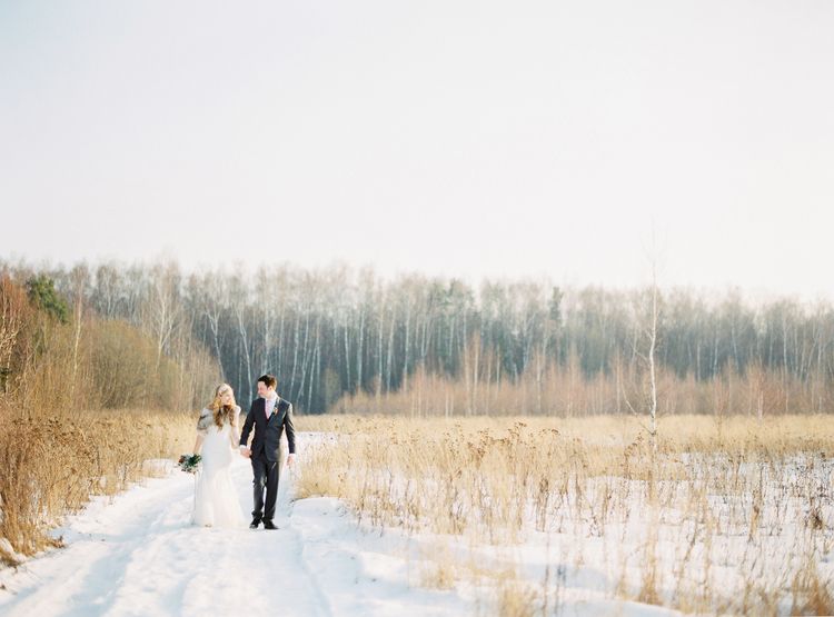 bridal and groom winter wedding photo, wedding portraits