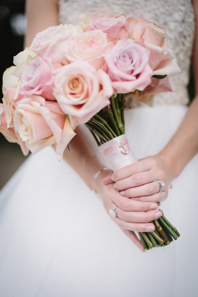 Blush roses bridal bouquet | fabmood.com #weddingbouquet #bouquet #blushwedding #blushbouquet