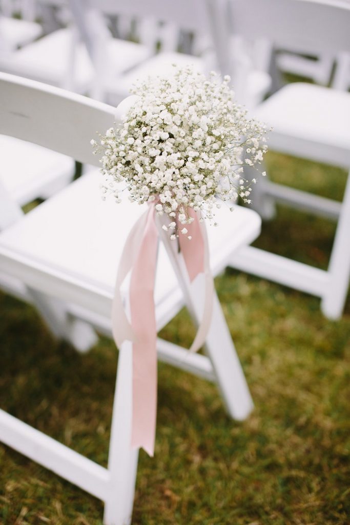 Wedding ceremony aisle decorations | fabmood.com #babybreath #blushwedding
