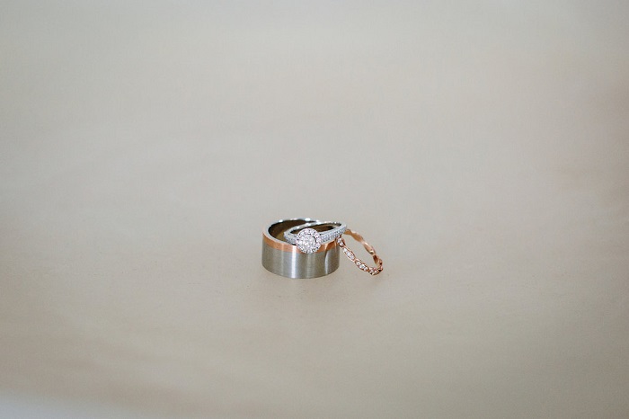 Wedding rings | fabmood.com #weddingrings #engagementring #haloengagementring