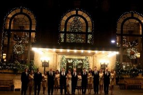 Christmas-themed wedding in Christmas City | fabmood.com #christmaswedding #winterwedding #pennsylvaniawedding #christmastheme #weddingtheme