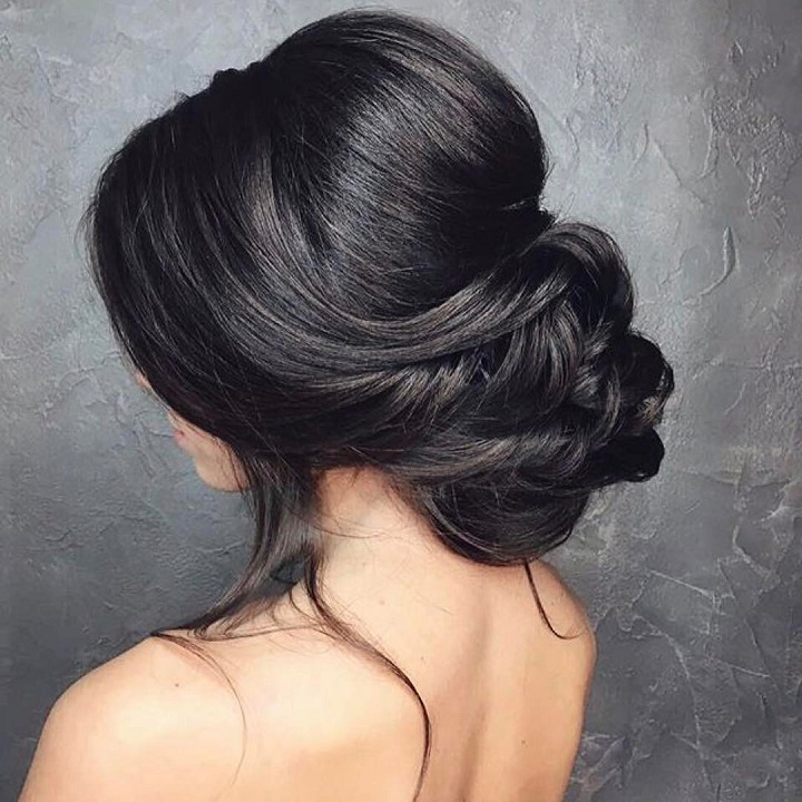Low bun wedding hair | fabmood.com #weddinghair #bridalhairstyle #bridesmaidhair #weddinghairstyle #chignon