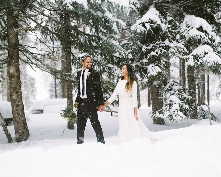 alt="Intimate natural snowy winter elopement in Utah | fabmood.com #winterwedding #elopement #elope #mountainwedding #mountainelopement #brideandgroom #snowywedding #utahwedding"