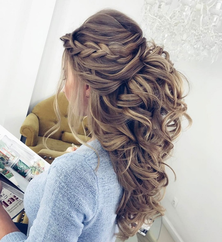 Partial updo bridal hairstyle - Half up half down wedding hairstyles #weddinghair #weddinghairstyles #updo #partialupdo #hairstyles