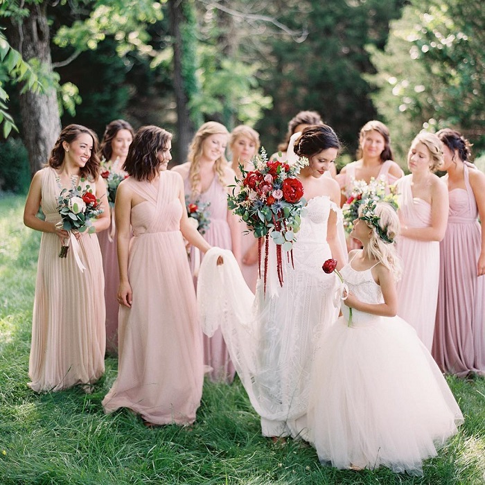 Blush bridesmaid dress + red wedding bouquets | fabmood.com #weddinginspiration #blush #blushbridesmaiddresses