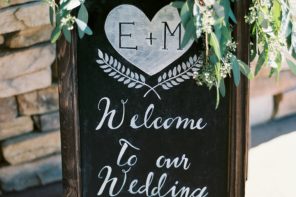 Pretty chalkboard wedding sign decorated with greenery | fabmood.com #weddingsign #chalkboard #weddingidas #greenery