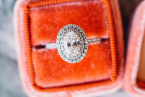 Utterly Gorgeous Halo Engagement Rings { feminine, elegant & unique engagement ring with Halo setting } fabmood.com #weddingring #haloengagementring #halorings