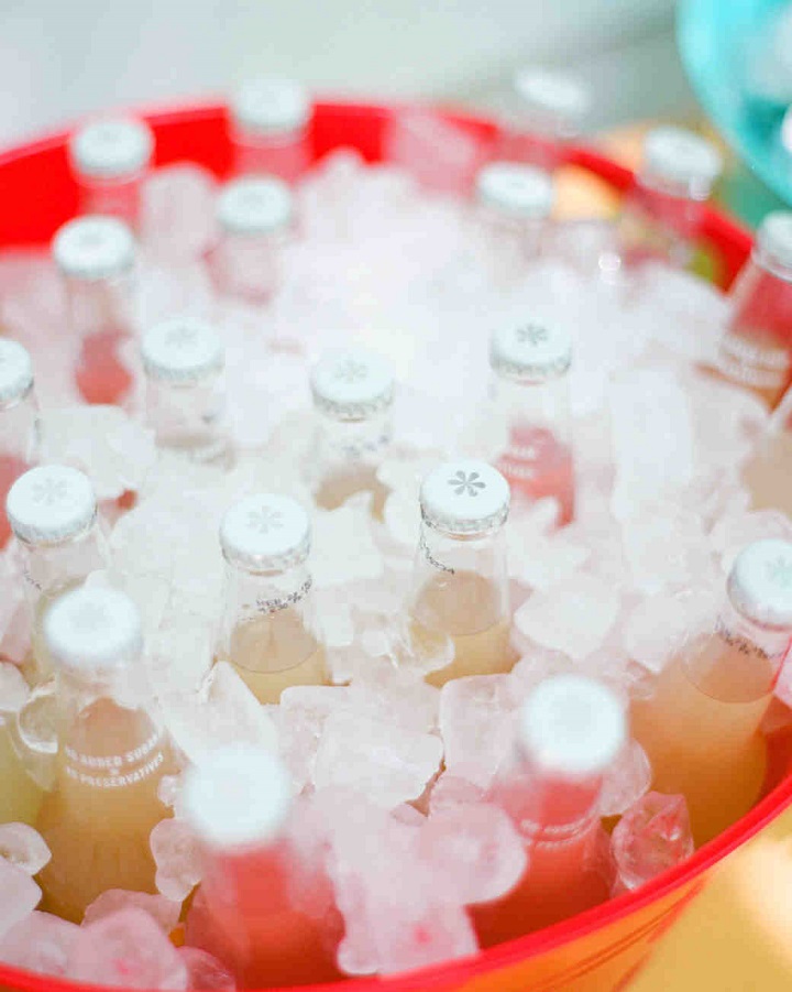 Serve up ice-cold Izze sodas, a perfect summer refreshment #summerwedding #summer #weddingideas #summerweddingideas