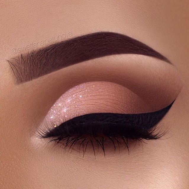 Soft glam eye makeup - sexy eye makeup ideas #eyemakeup #makeup #beauty