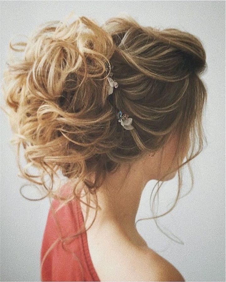 Pretty messy hair updo | fabmood.com #weddinghair #hairdo #messyupdo #messyweddinghair #hairideas