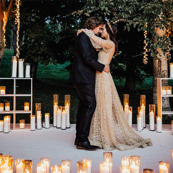 35 Creative Ways To Dress Up Your Wedding With Candles, Wedding Candle Centerpieces,  candle wedding ,pictures of wedding centerpieces with flowers and candles,  candle wedding aisle, candle wedding decoration,pillar candle wedding centerpieces,  wedding table decorations