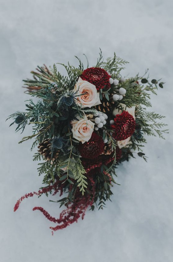 Wedding Bouquet with burgundy details #burgundy #bouquet