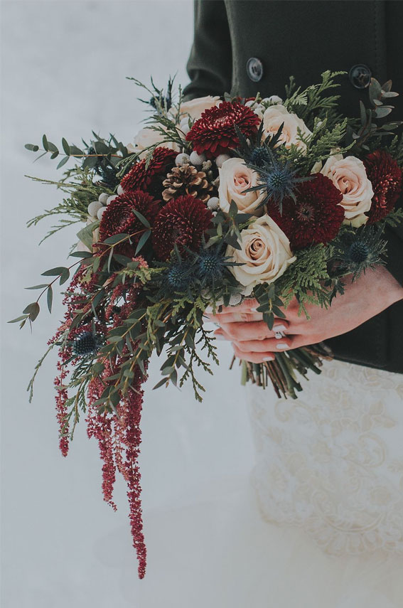 Wedding Bouquet with burgundy details #burgundy #bouquet