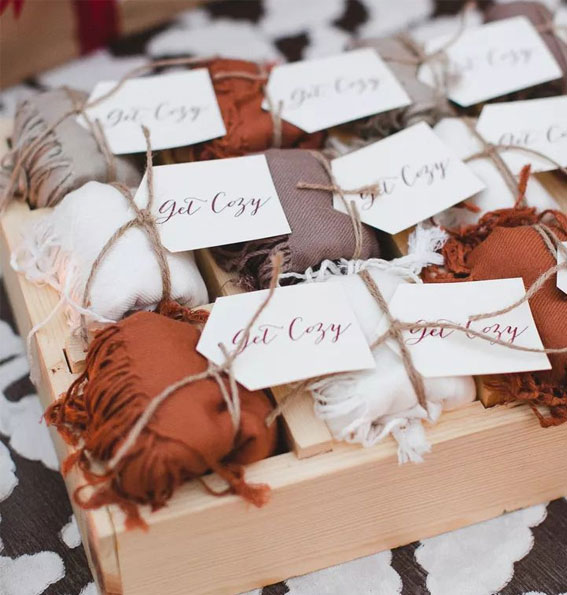 Autumn wedding favor - Rust terracotta Wedding Ideas #autumn #favor #fallwedding