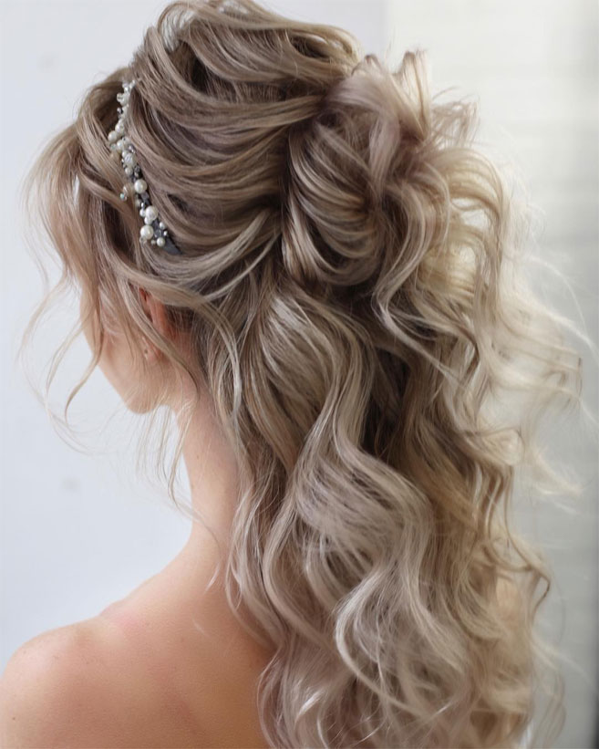 Gorgeous wedding hairstyles perfect for ceremony and reception - Classic bridal hairstyle ,wedding hairstyles #weddinghair #hairstyles #updo #bridalhair #promhairstyle #texturedupdo #messyupdo