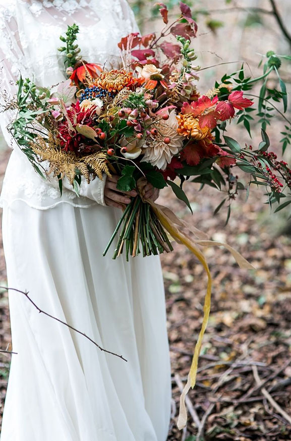 Fall wedding bouquets - Rustic autumn wedding bouquet ideas #bouquet #autumn #fallbouquets