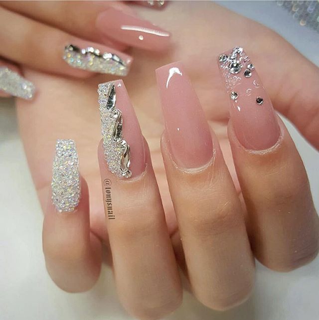 Here comes the Bride! Wedding nails but not traditional wedding nails! 😉  🤍🤍🤍 #nailsbymrstisa #glitternailsalon #glitternailacademy… | Instagram