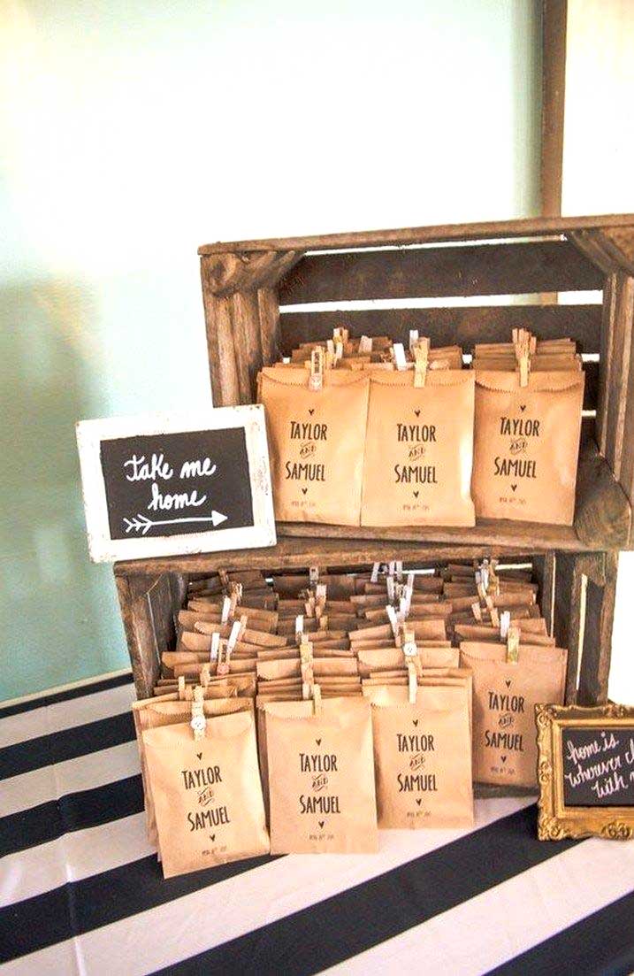 19 Unique ways for a budget friendly wedding - wedding favor ideas #weddingdecor #weddingideas #ceremony