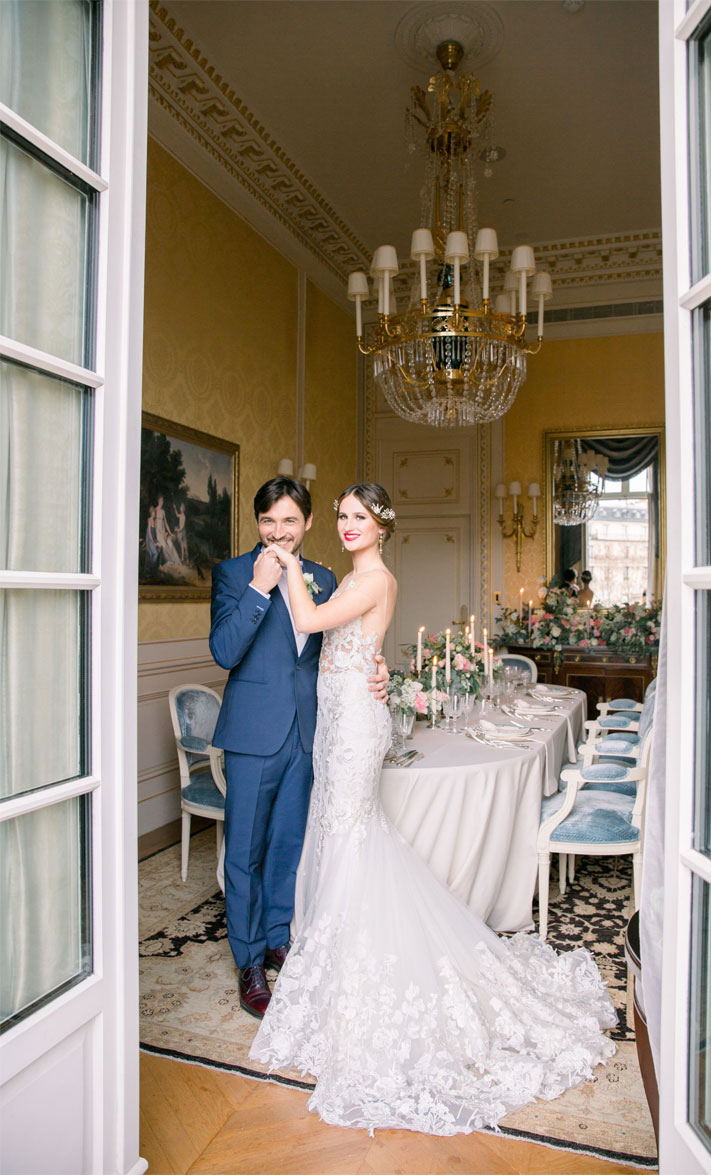 bride and groom wedding photo, wedding photos ,elegant wedding #pariswedding #elegantwedding