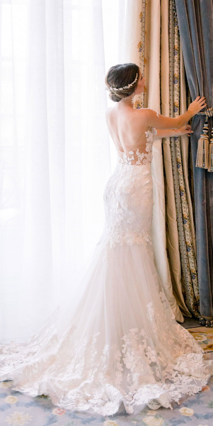 bride, sleeveless wedding dress #weddingdress