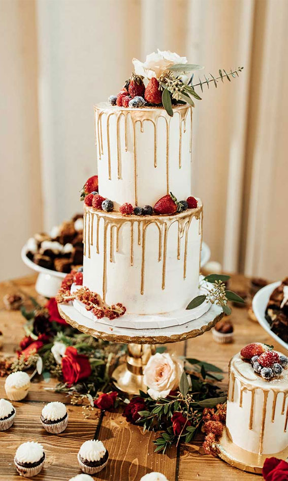 winter wedding cake, wedding cake, metallic wedding cake