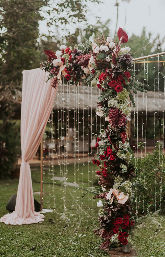 deep red and peach wedding, fall wedding ceremony, autumn wedding ceremony decor, autumn wedding arch, fall wedding aisle