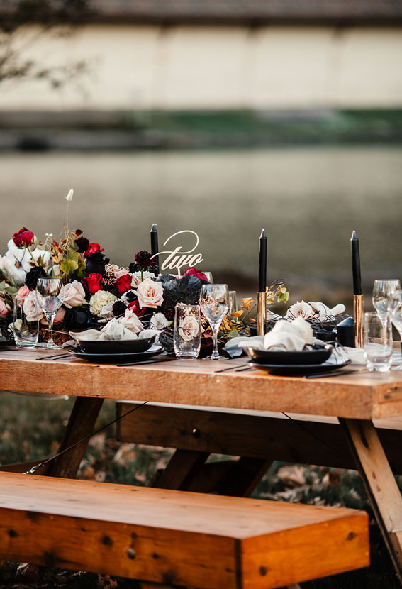 fall wedding table, fall wedding centerpiece, autumn wedding decor, autumn wedding colour, burgundy wedding, cozy wedding