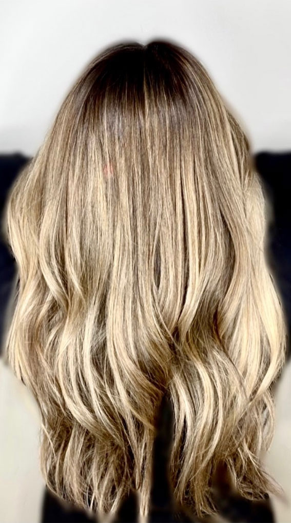blonde with shadow root and lowlights, blonde root smudge, blend dark roots with blonde hair, blonde hair with shadow root and lowlights, shadow root blonde, dark roots blonde hair, blonde hair dark roots trend, shadow root blonde balayage