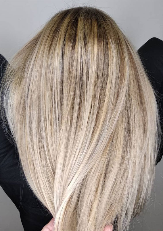 blonde with shadow root and lowlights, blonde root smudge, blend dark roots with blonde hair, blonde hair with shadow root and lowlights, shadow root blonde, dark roots blonde hair, blonde hair dark roots trend, shadow root blonde balayage