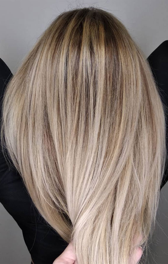 blonde with shadow root and lowlights, blonde root smudge, blend dark roots with blonde hair, blonde hair with shadow root and lowlights, shadow root blonde, dark roots blonde hair, blonde hair dark roots trend, shadow root blonde balayage