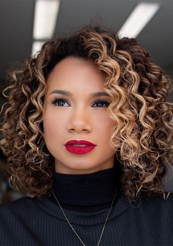 The Best Curly Hairstyles for Round Faces