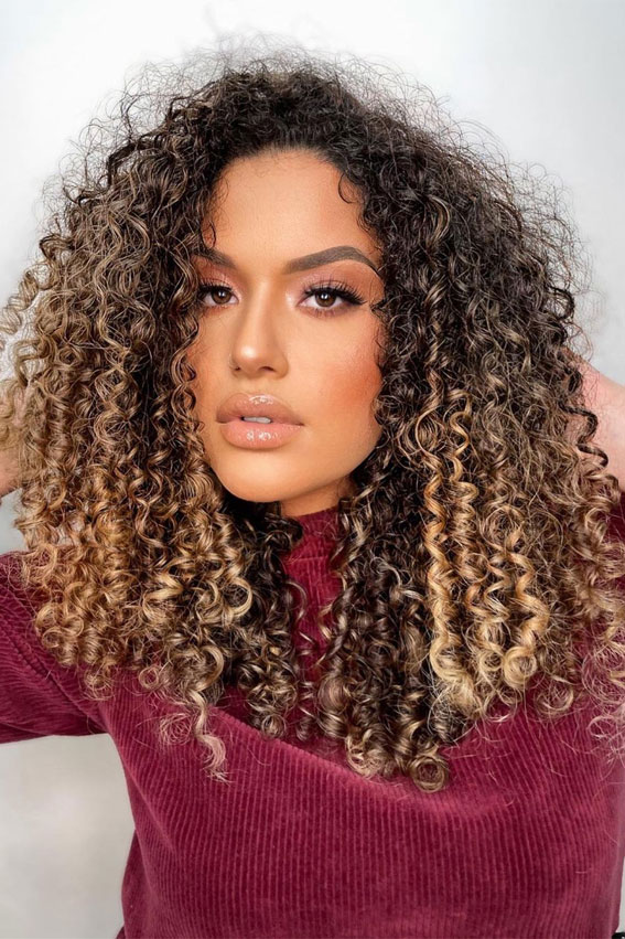 15 Best Curly Short Hairstyles for Oval Faces